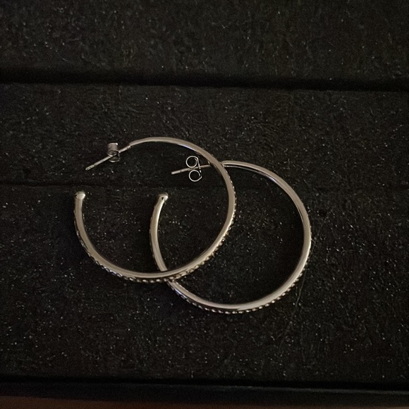 Medium hoop earrings silver - Picture 5 of 6